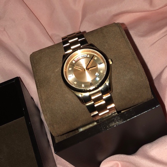 Michael Kors Rose Gold Watch - Picture 3 of 4